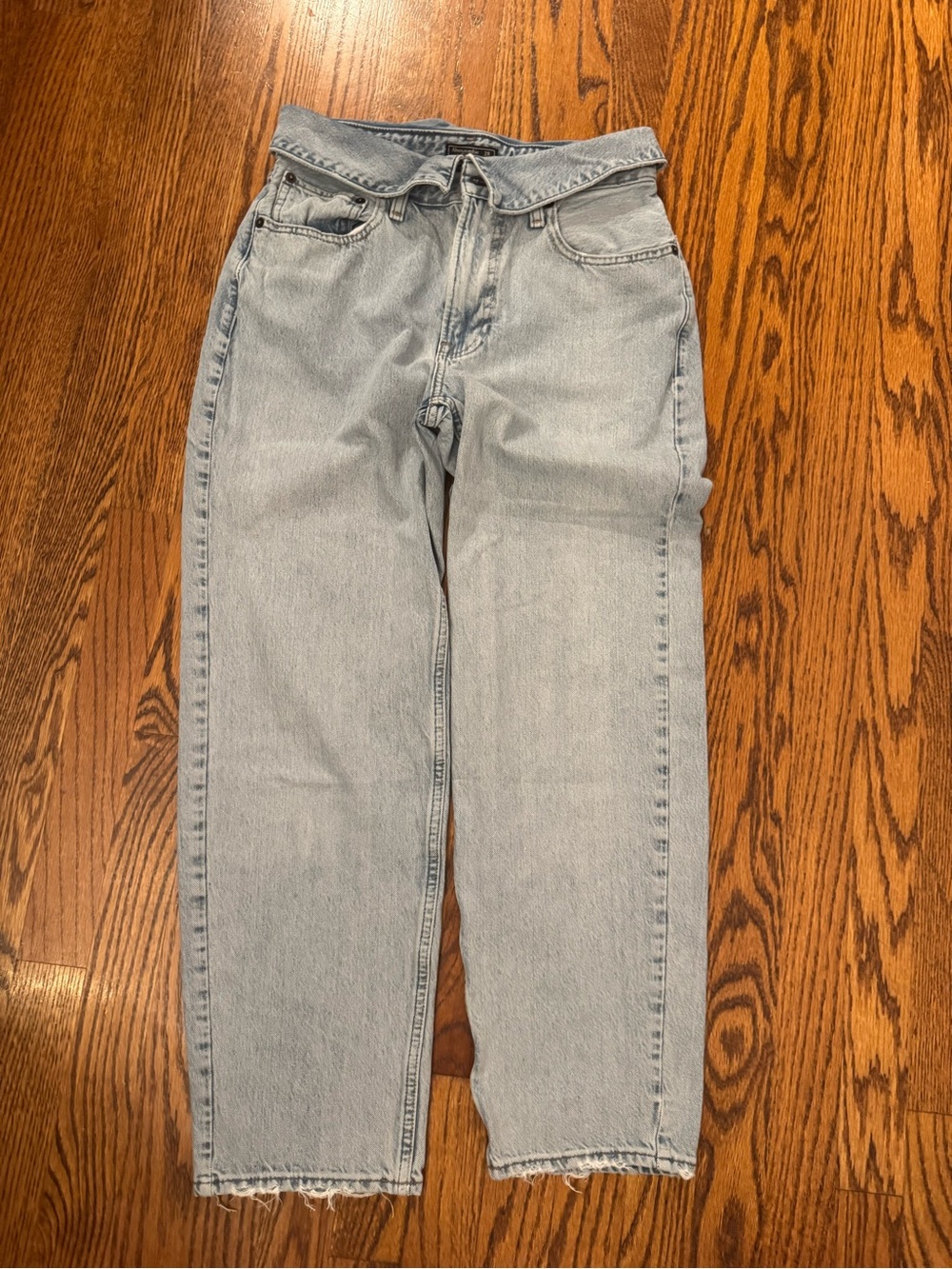 Abercrombie & Fitch Light Wash High-Rise mom Jeans